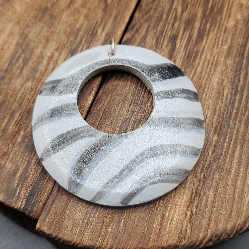 Zebra stripes round pendant